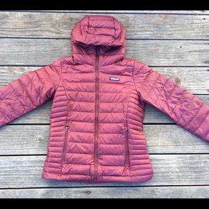 Women’s *Patagonia* Down Sweater Hoody. Size S.